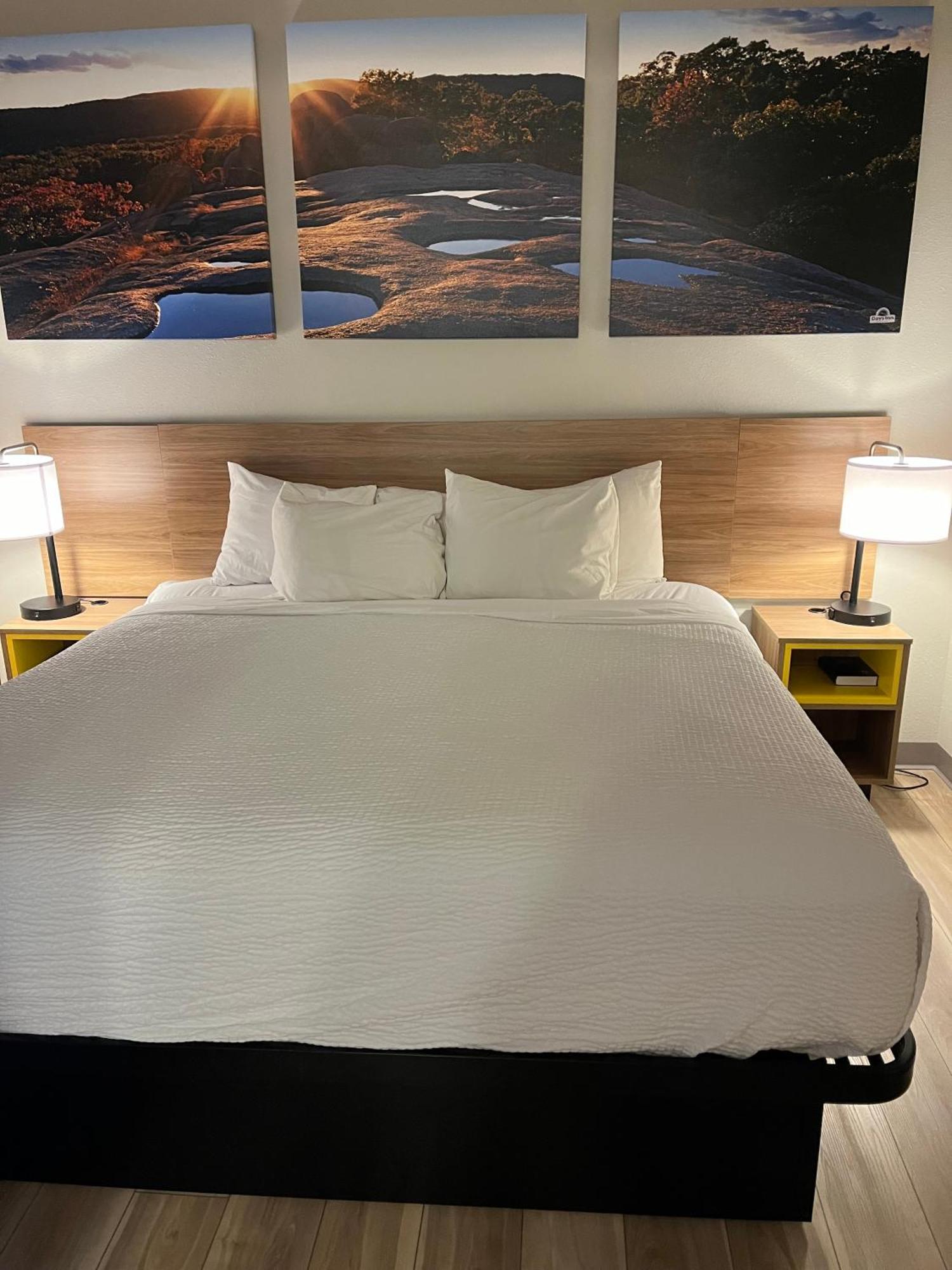 Days Inn By Wyndham Hutchinson Buitenkant foto