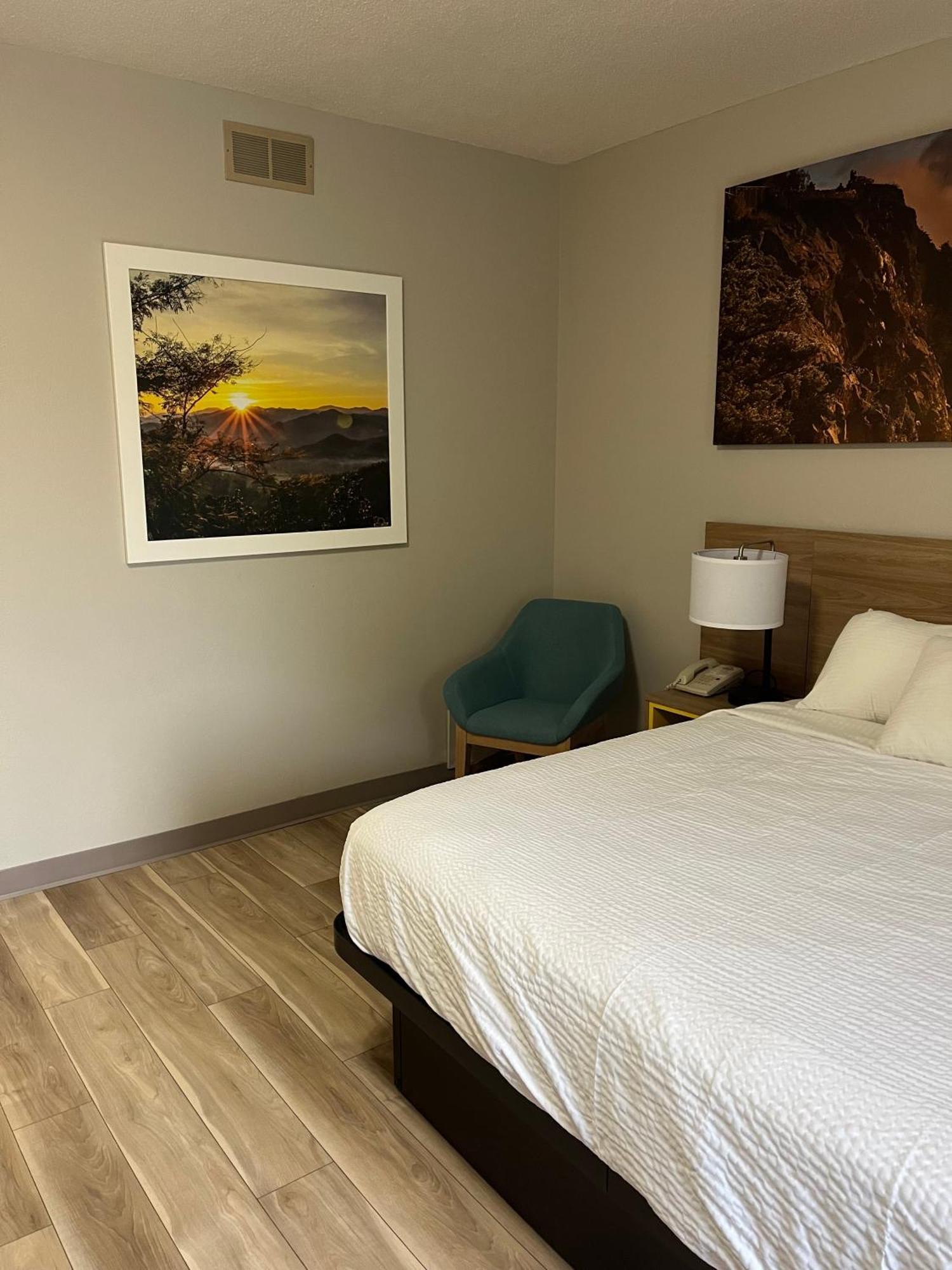 Days Inn By Wyndham Hutchinson Buitenkant foto