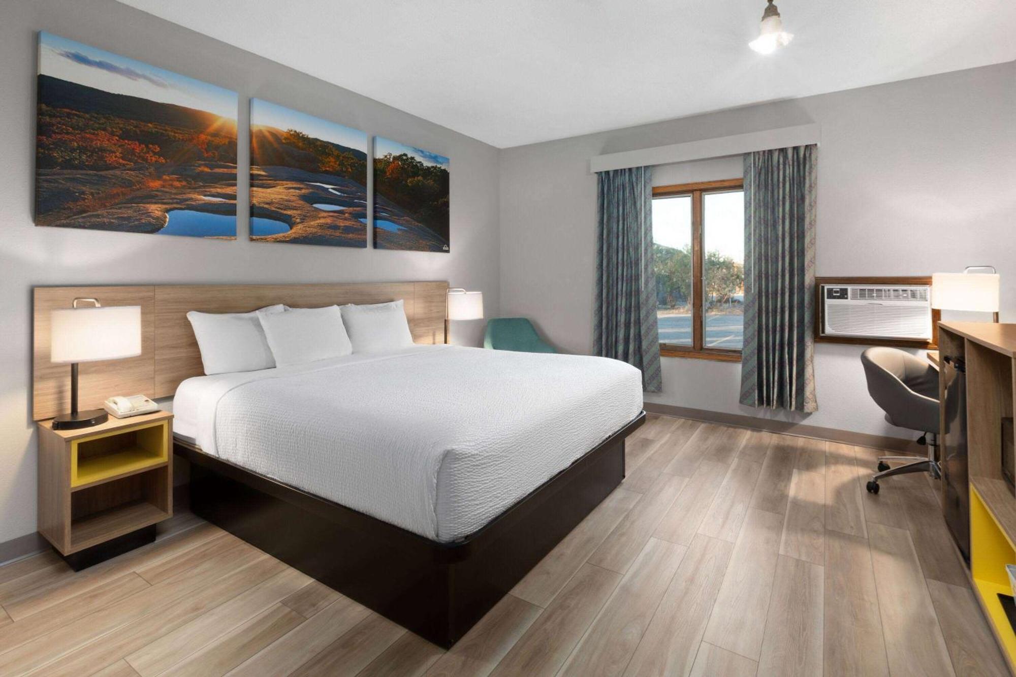 Days Inn By Wyndham Hutchinson Buitenkant foto